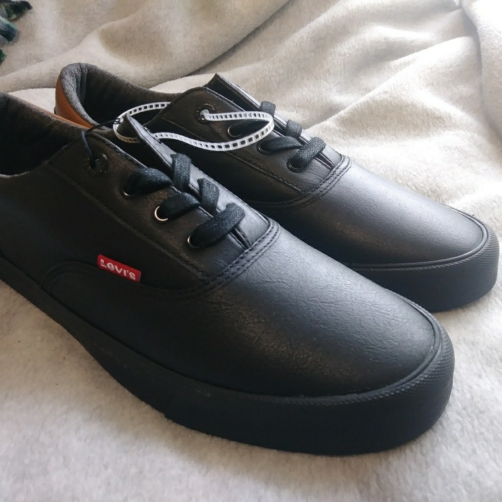 Black Leather Levi Sneakers